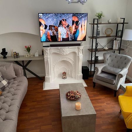 Peeams Abode Apartment Dagenham Exterior photo