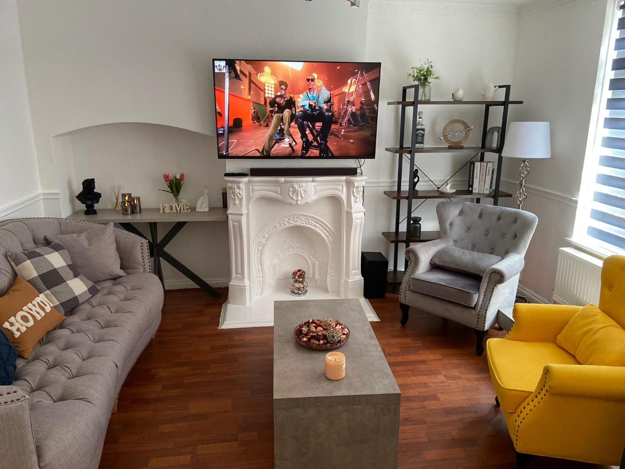 Peeams Abode Apartment Dagenham Exterior photo